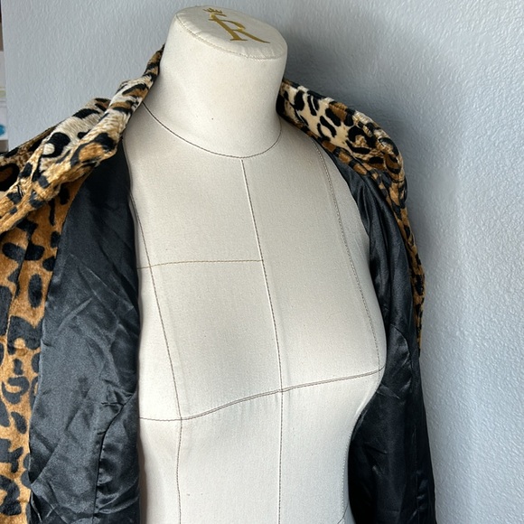 Dennis Basso leopard faux fur cape jacket - Picture 11 of 14